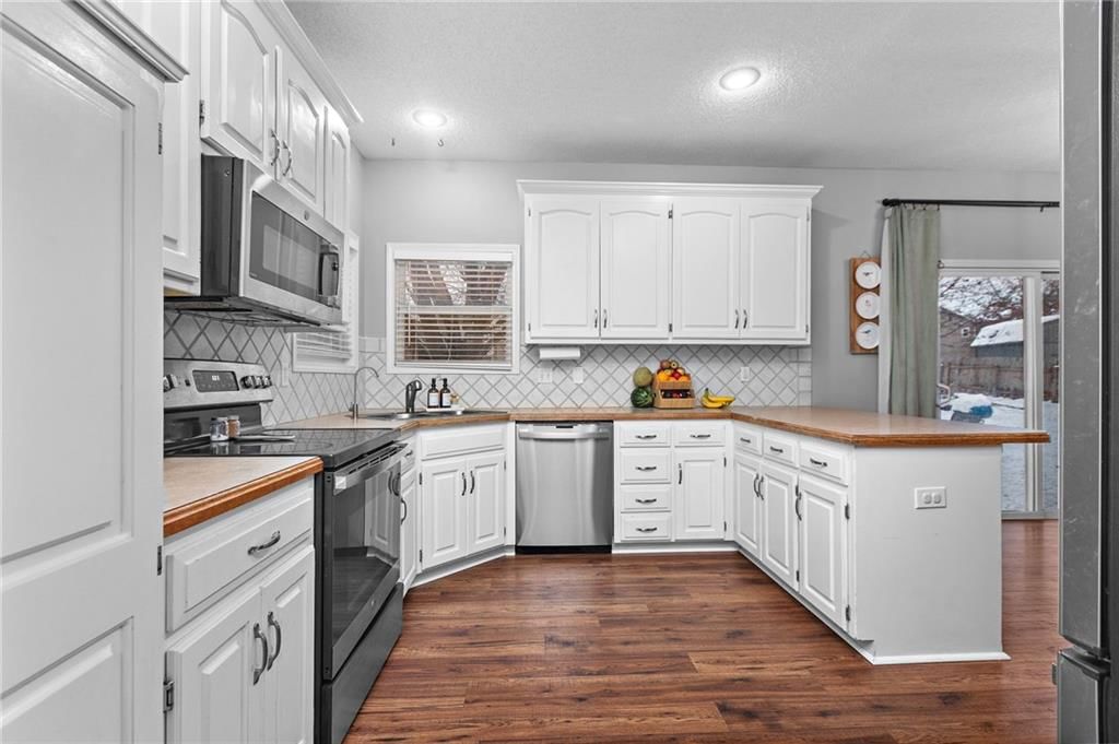 20586 W 220th Street — photo 6