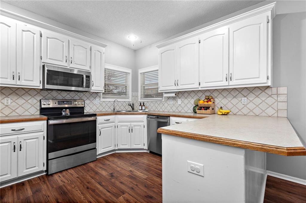20586 W 220th Street — photo 8