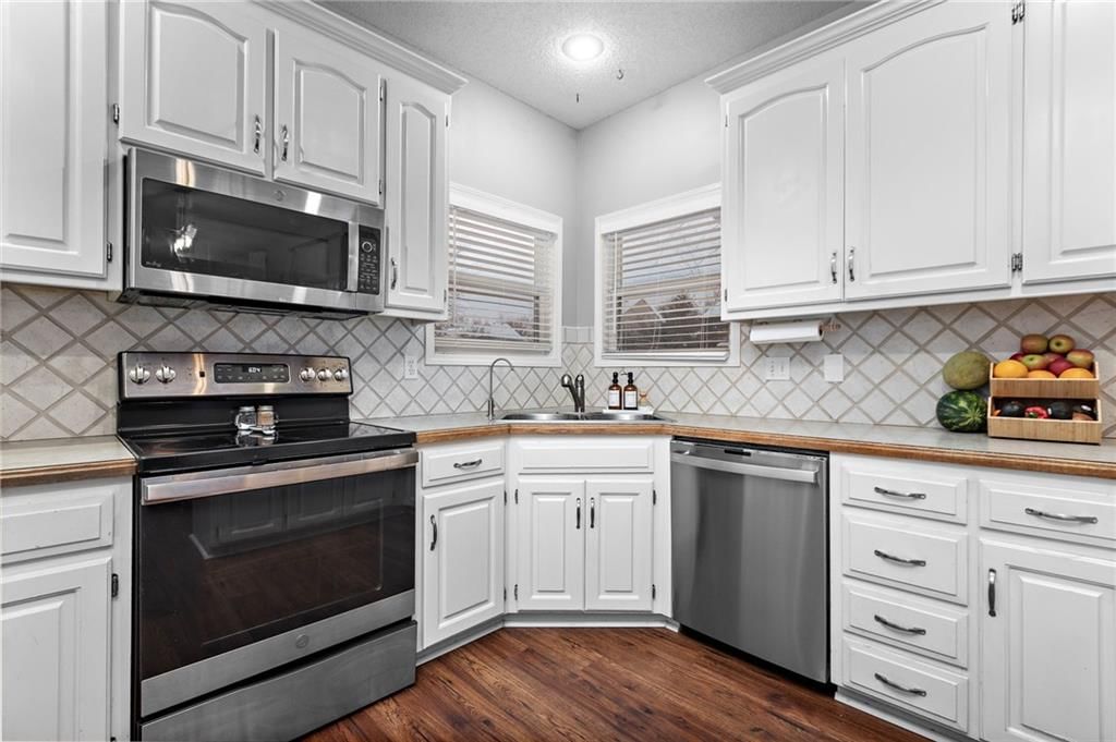 20586 W 220th Street — photo 9