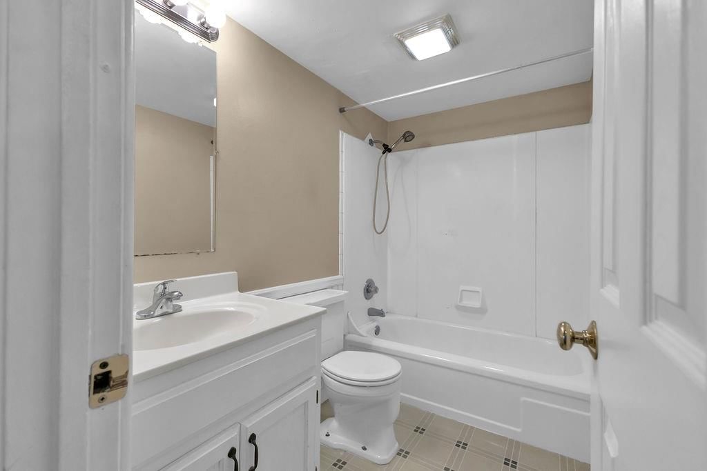 2811 Pembroke Lane — photo 10