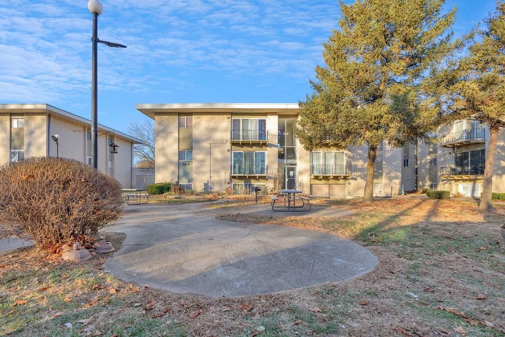 2811 Pembroke Lane — photo 17