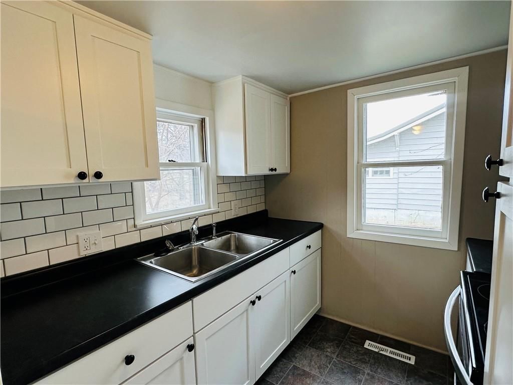 304 S Institute Street — photo 11