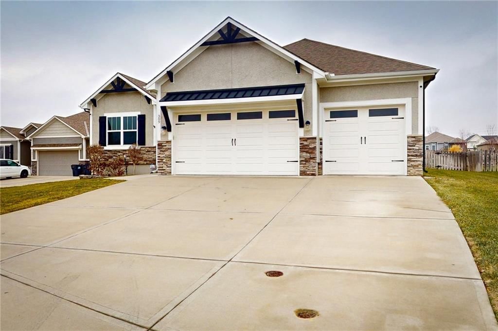 309 SW Chelmsford Drive — photo 3