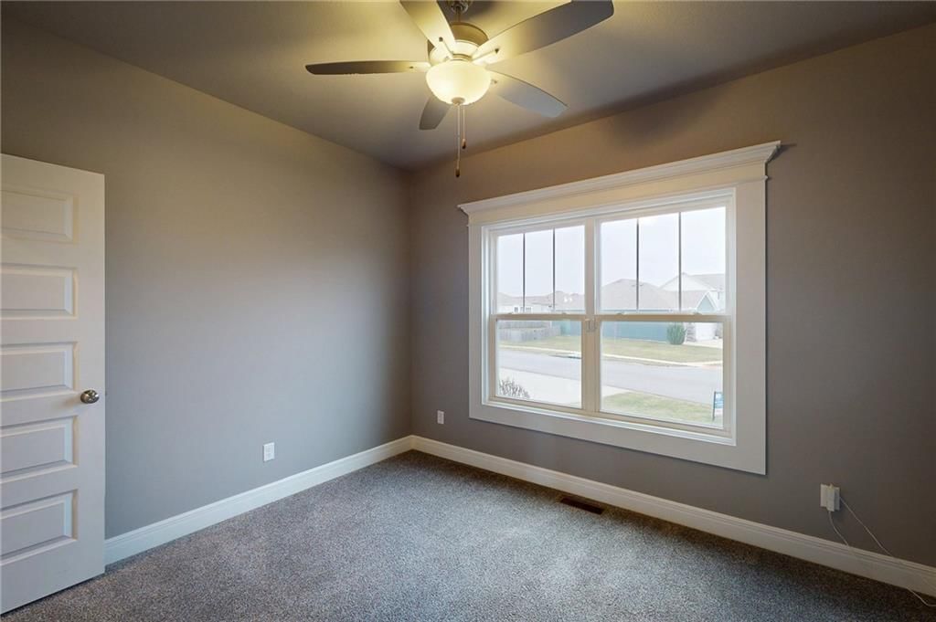 309 SW Chelmsford Drive — photo 15