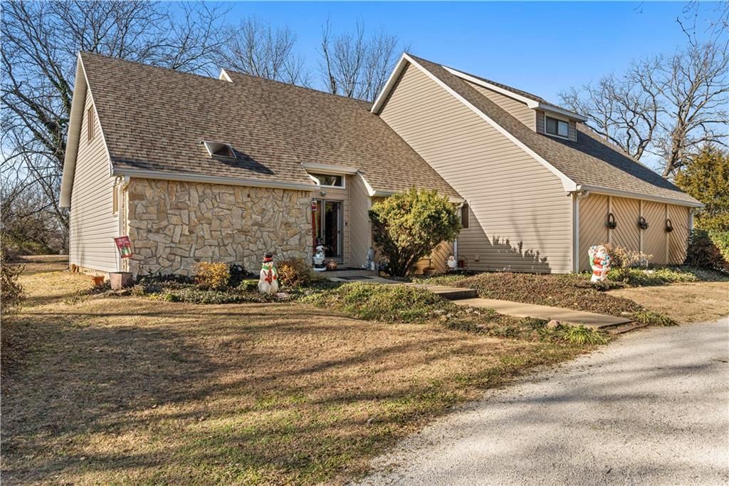 16800 S 1413 Road, Nevada, MO