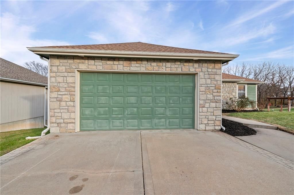 4923 Parkway Drive — photo 3