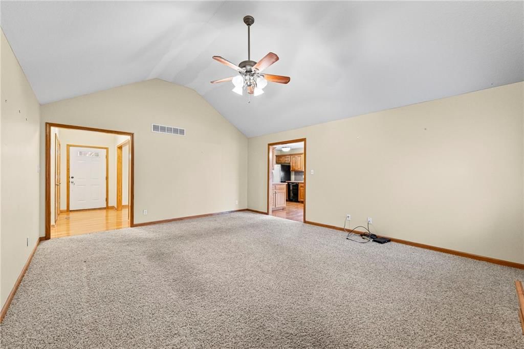 4923 Parkway Drive — photo 5