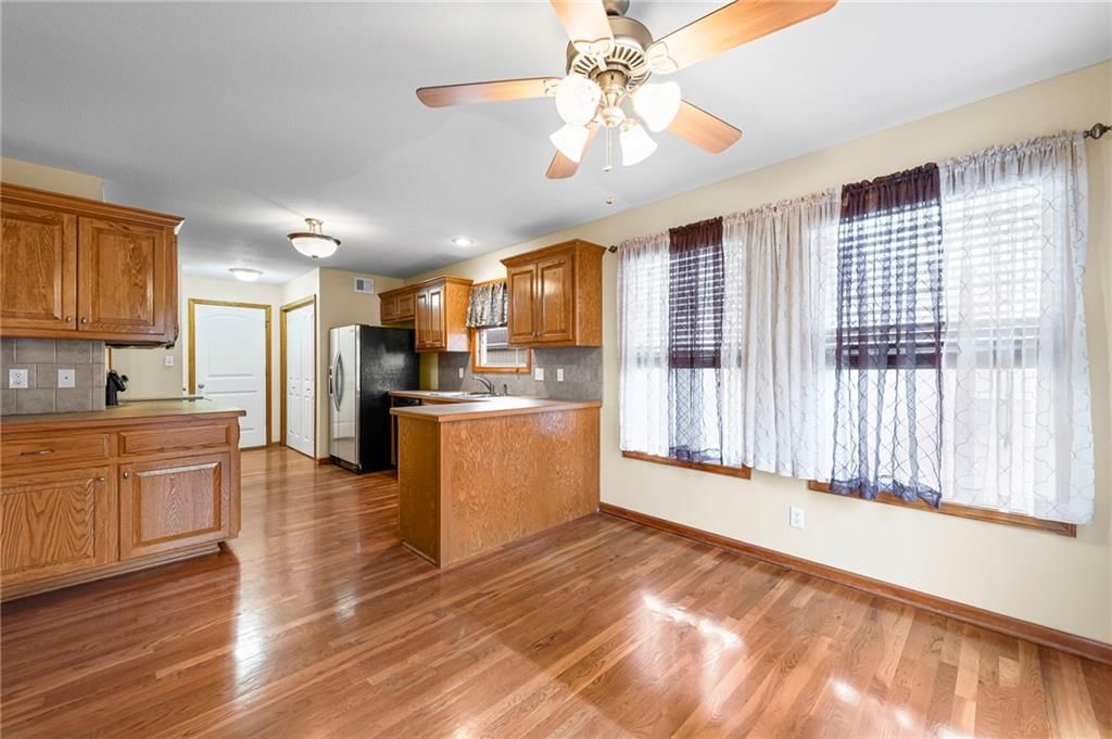 4923 Parkway Drive — photo 9