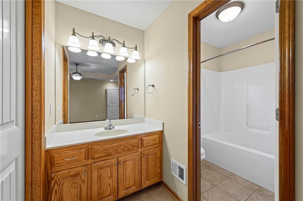 4923 Parkway Drive — photo 21