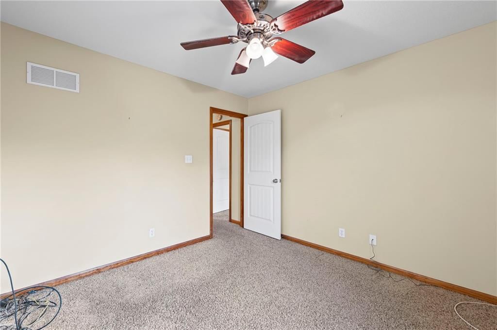 4923 Parkway Drive — photo 24