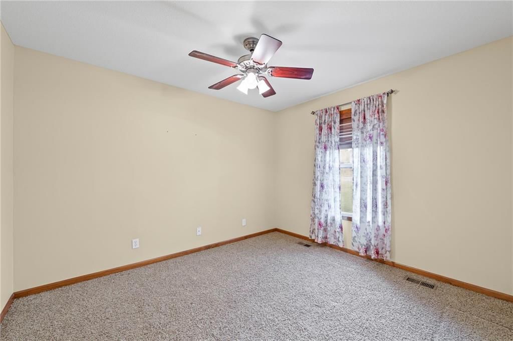 4923 Parkway Drive — photo 25