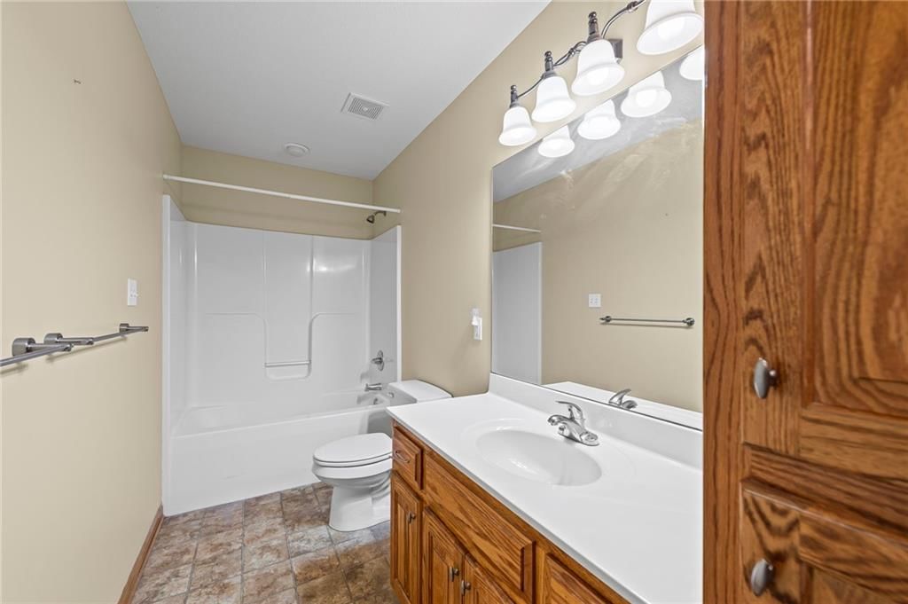4923 Parkway Drive — photo 27