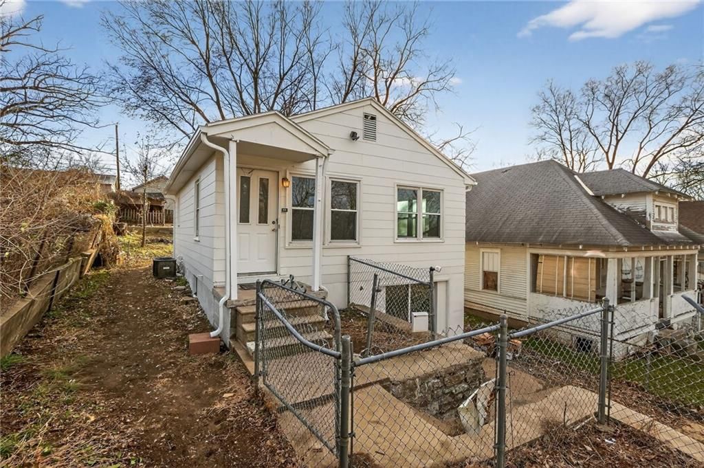 8727 E Lexington Avenue — photo 3