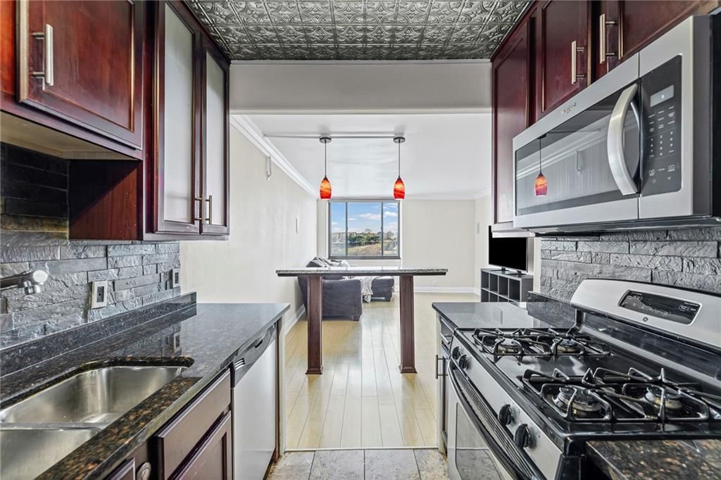 700 E 8th Street — photo 17