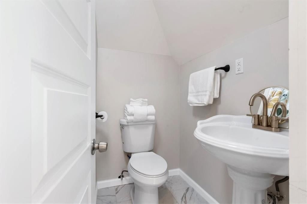 3833 Wyandotte Street — photo 8