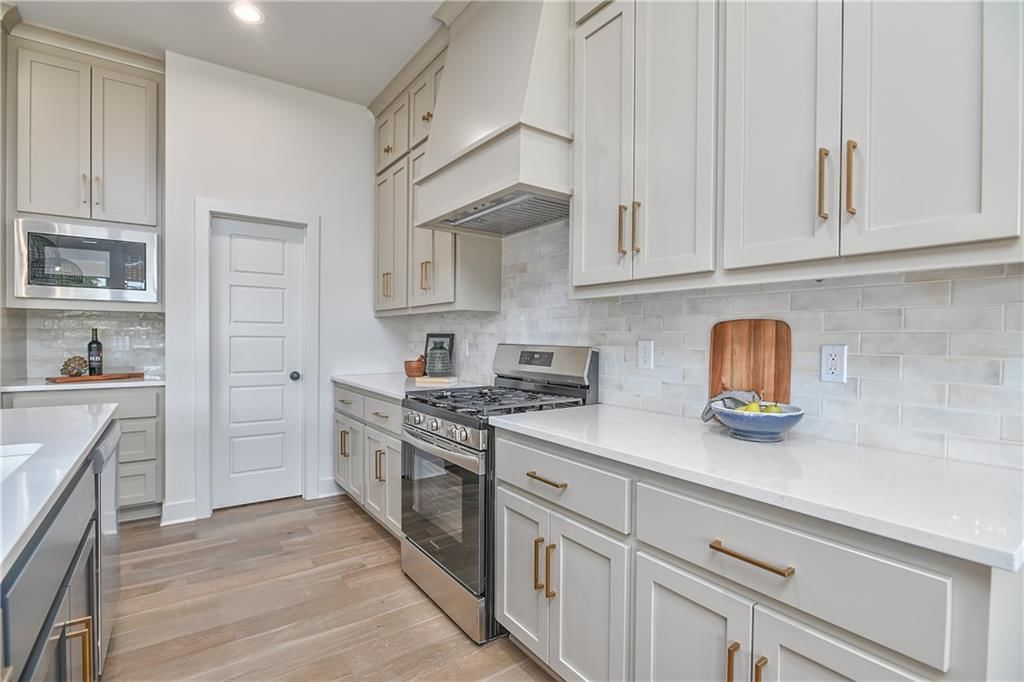 11441 S Langley Street — photo 45