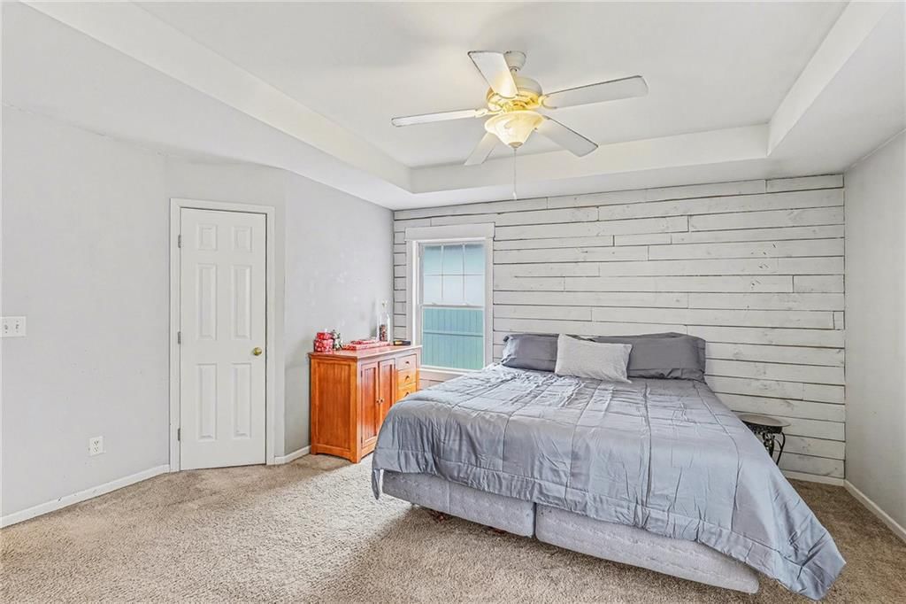 828 SW Country Hill Drive — photo 10