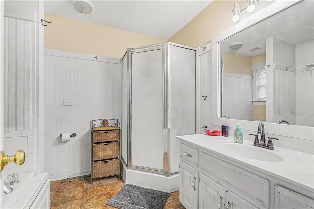 828 SW Country Hill Drive — photo 11