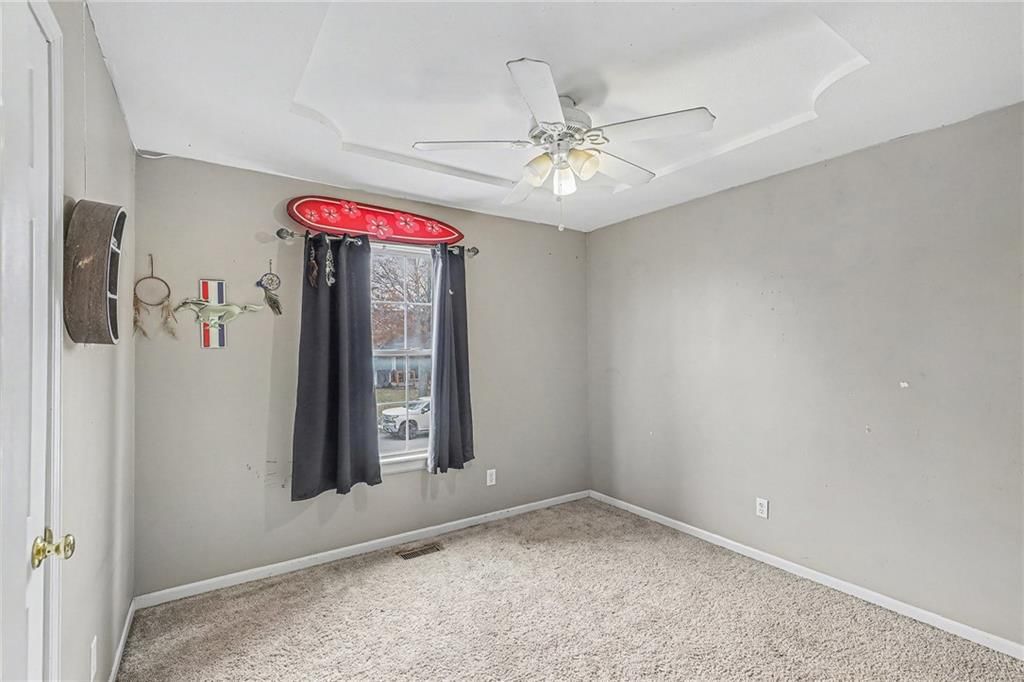 828 SW Country Hill Drive — photo 12