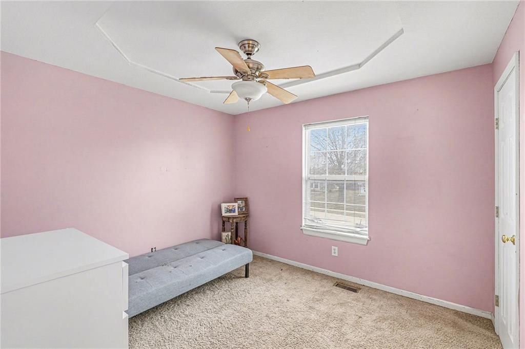 828 SW Country Hill Drive — photo 13