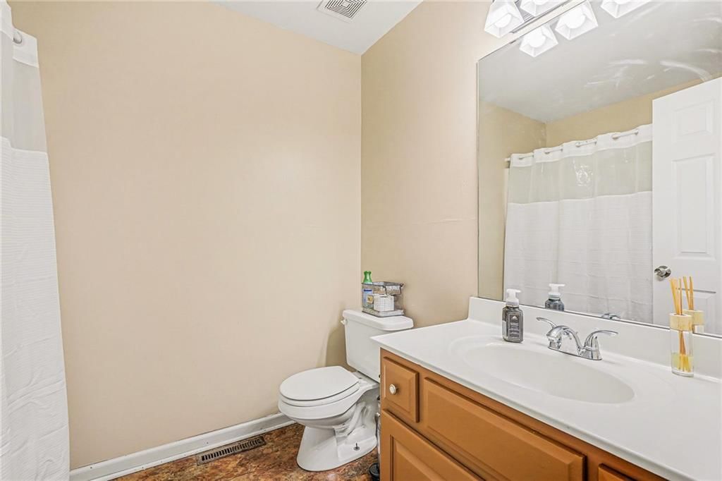 828 SW Country Hill Drive — photo 14