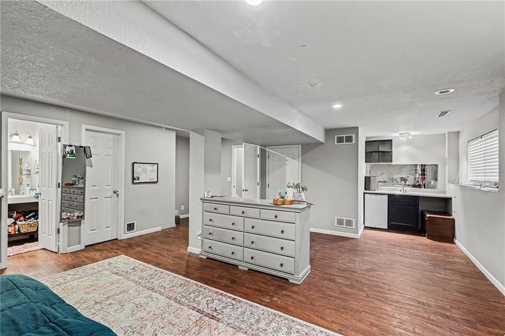 828 SW Country Hill Drive — photo 16