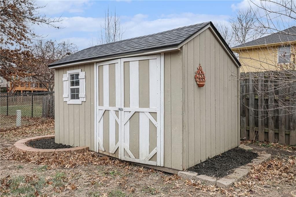 828 SW Country Hill Drive — photo 23