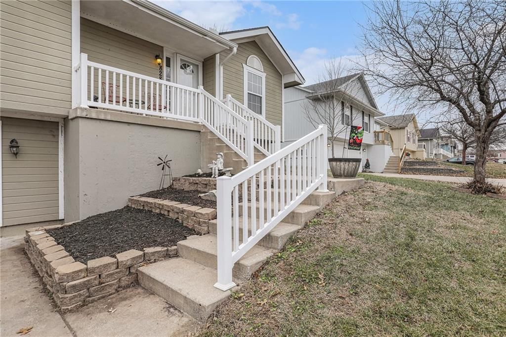 828 SW Country Hill Drive — photo 25