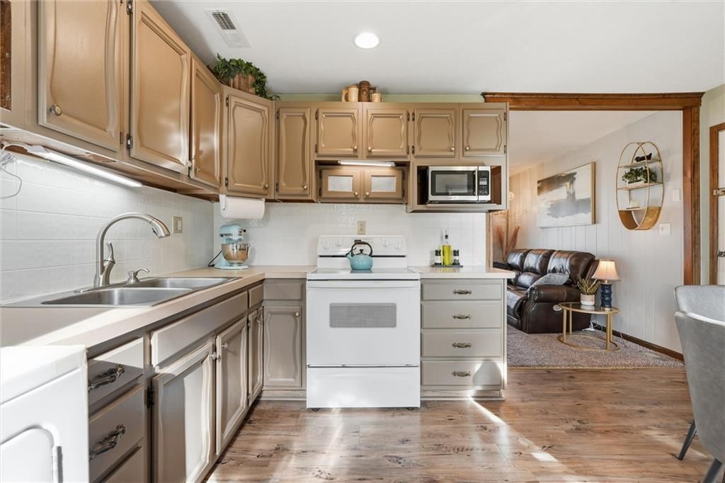 1829 Brook Street — photo 9