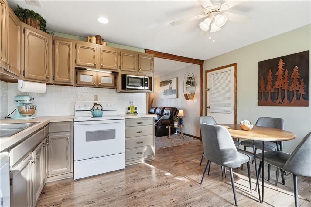 1829 Brook Street — photo 10