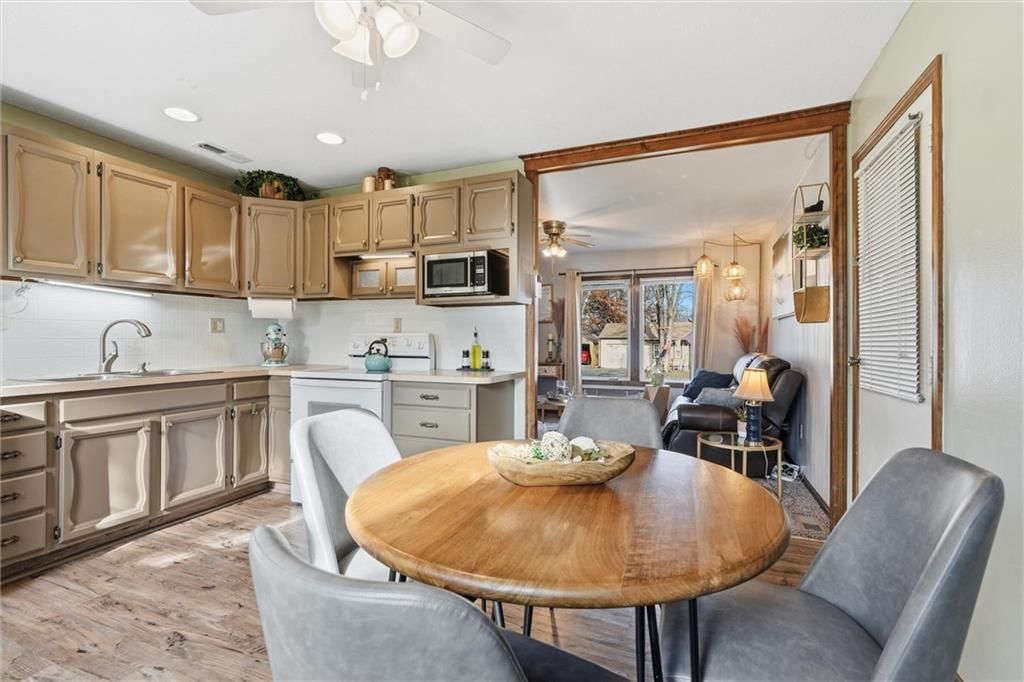 1829 Brook Street — photo 11