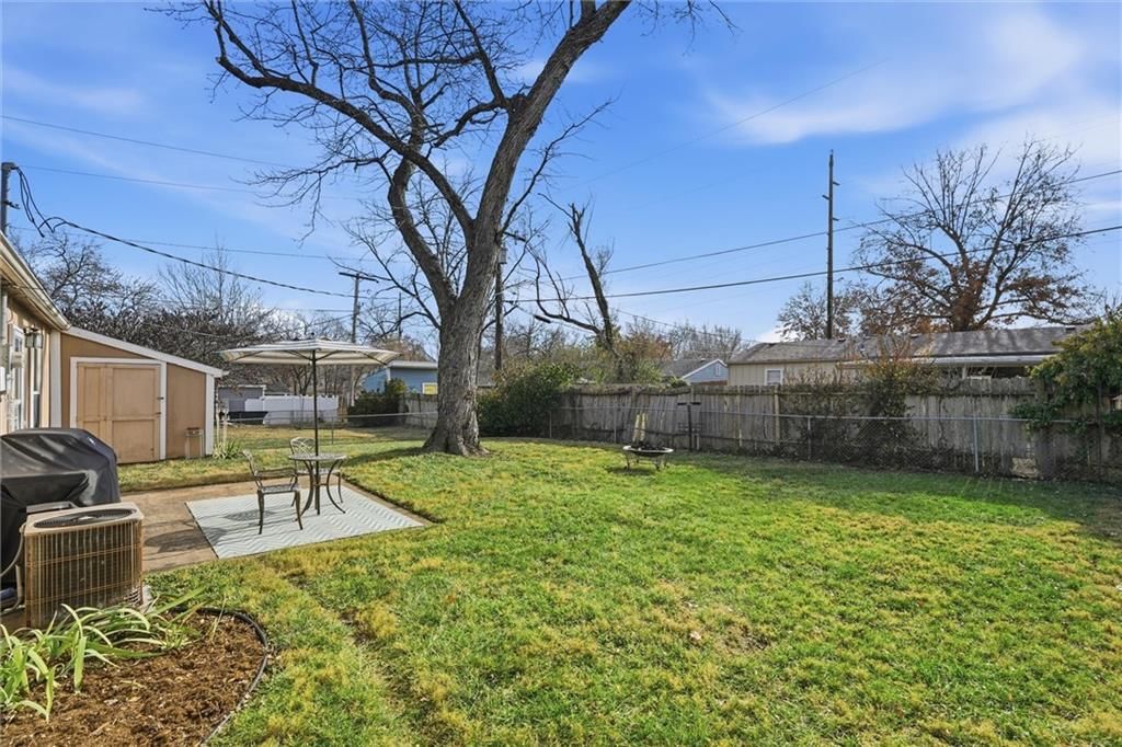 1829 Brook Street — photo 27