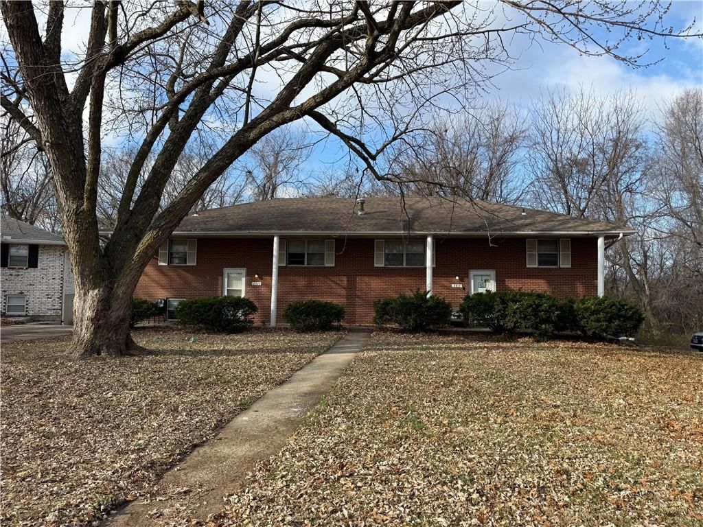 2910 N River Terrace — photo 2