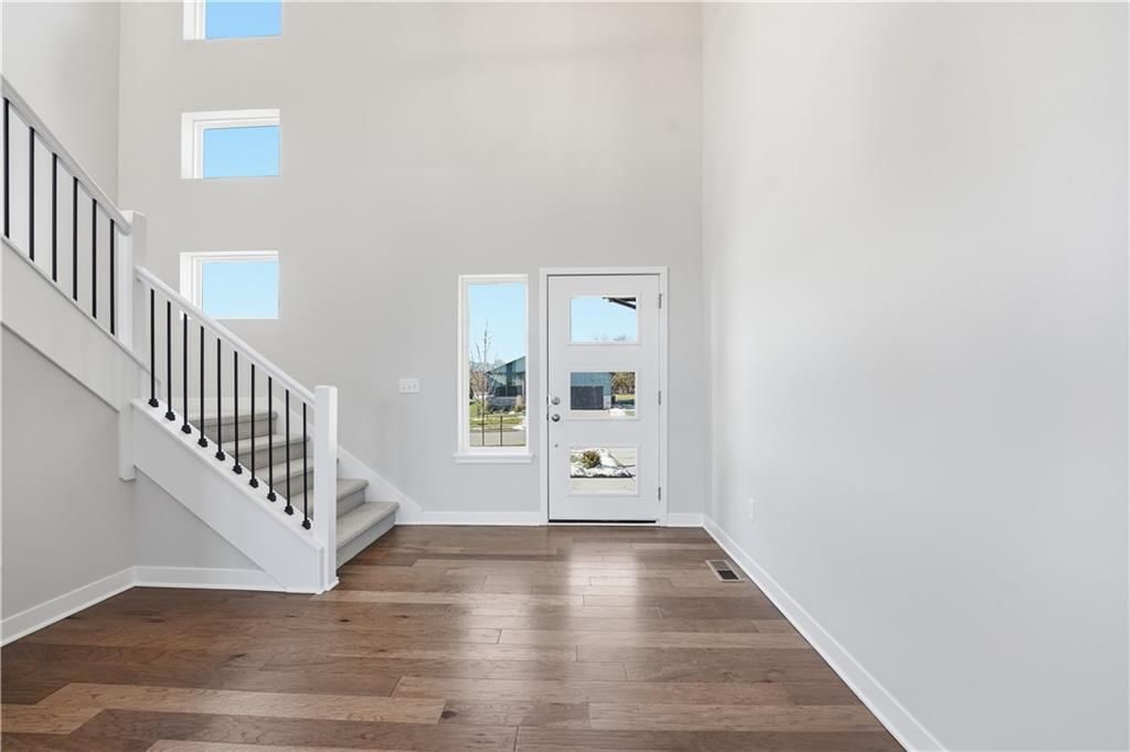 409 Woodview Drive — photo 5