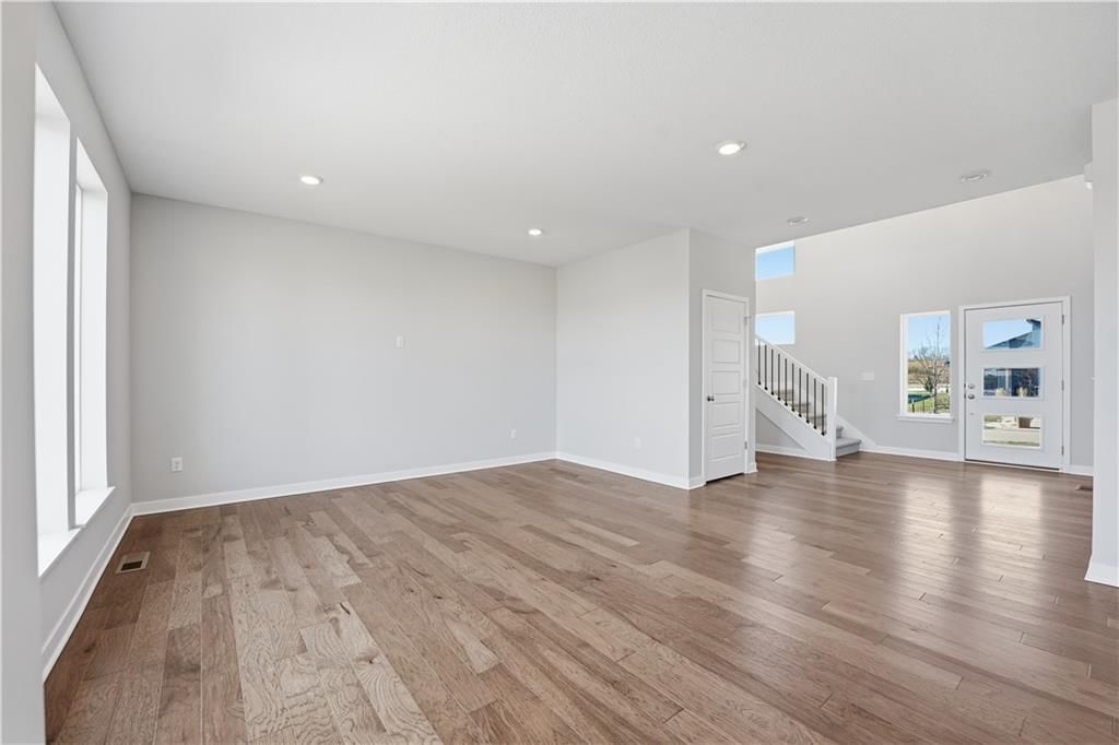 409 Woodview Drive — photo 8