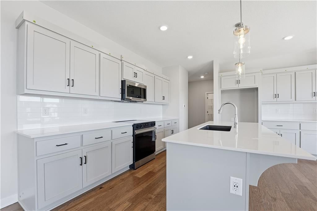 409 Woodview Drive — photo 9
