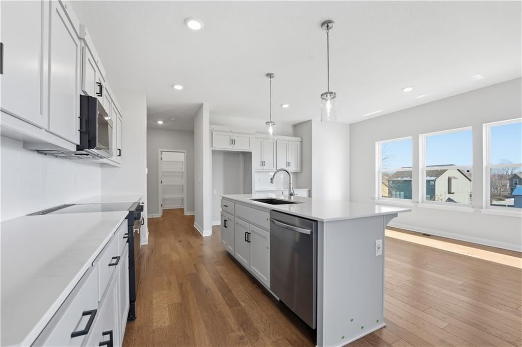 409 Woodview Drive — photo 10
