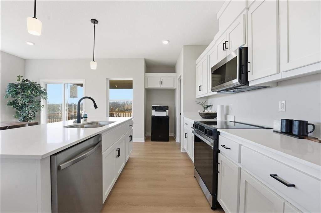 411 Woodview Drive — photo 10