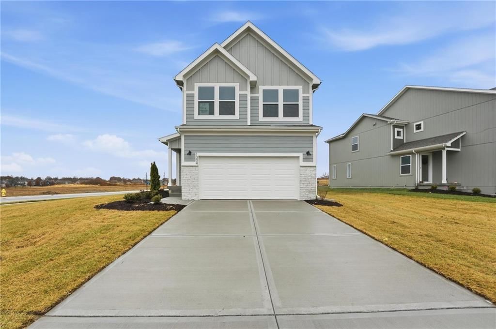 1304 SE Windbreak Drive, Lee's Summit, MO