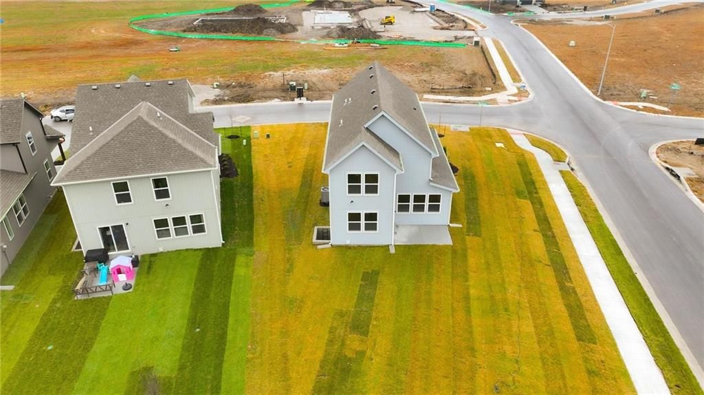 1304 SE Windbreak Drive — photo 31