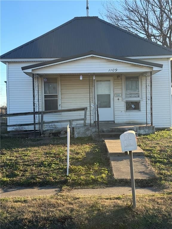 1109 W 11th Street, Coffeyville, KS