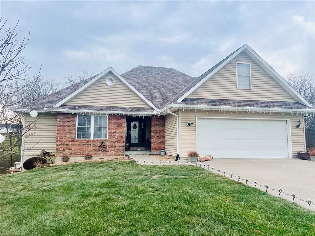810 Arrowhead Circle, Maryville, MO