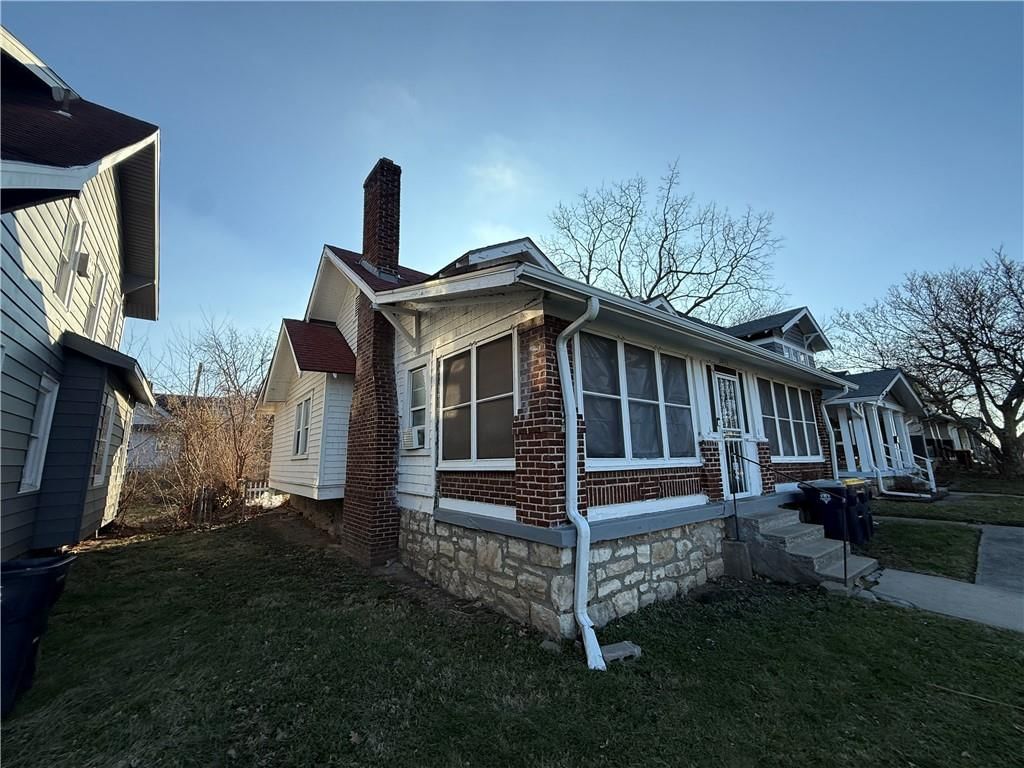 2215 E Meyer Boulevard — photo 4