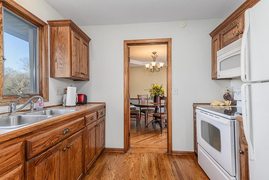 9340 Parallel Parkway — photo 17