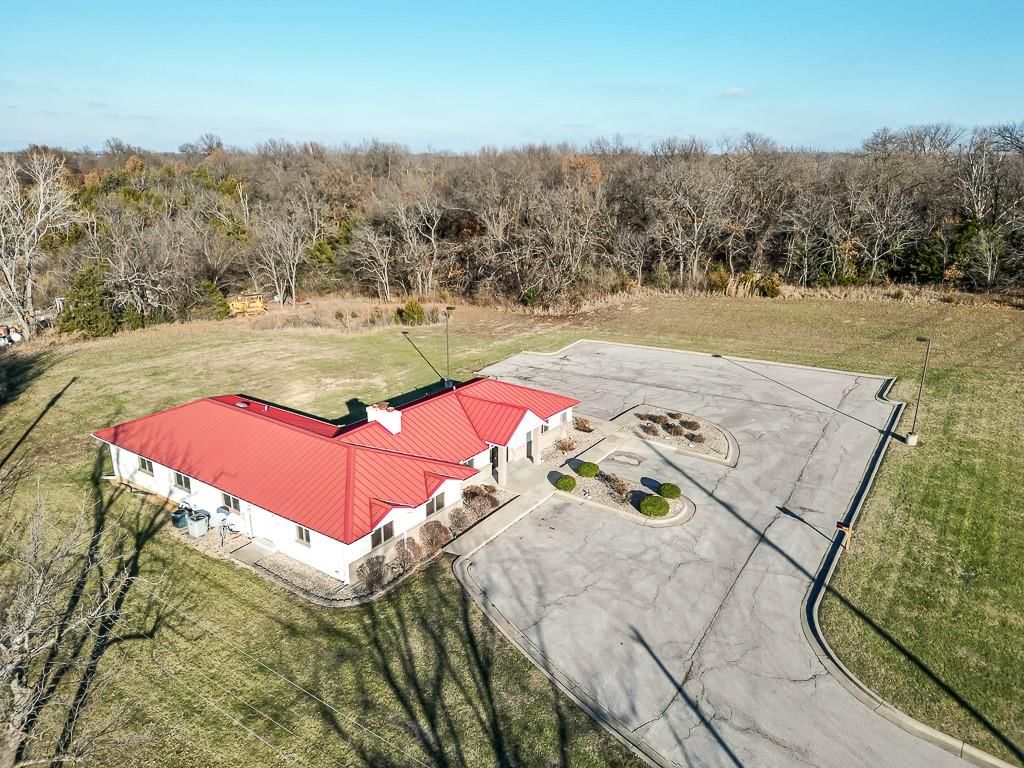 9340 Parallel Parkway — photo 23