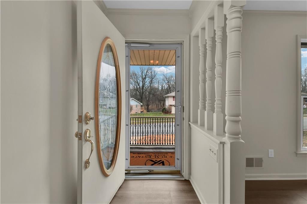 422 Sunset Drive — photo 3