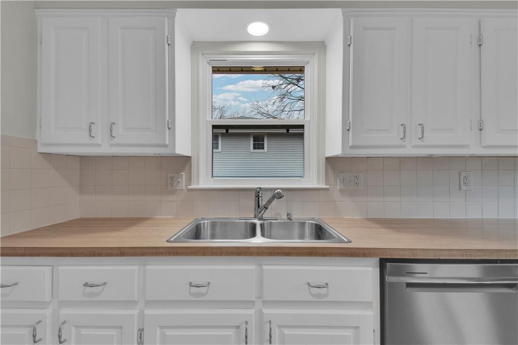 422 Sunset Drive — photo 14