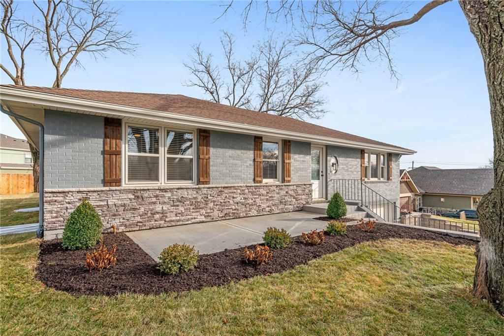 8565 Wycoff Drive, De Soto, KS