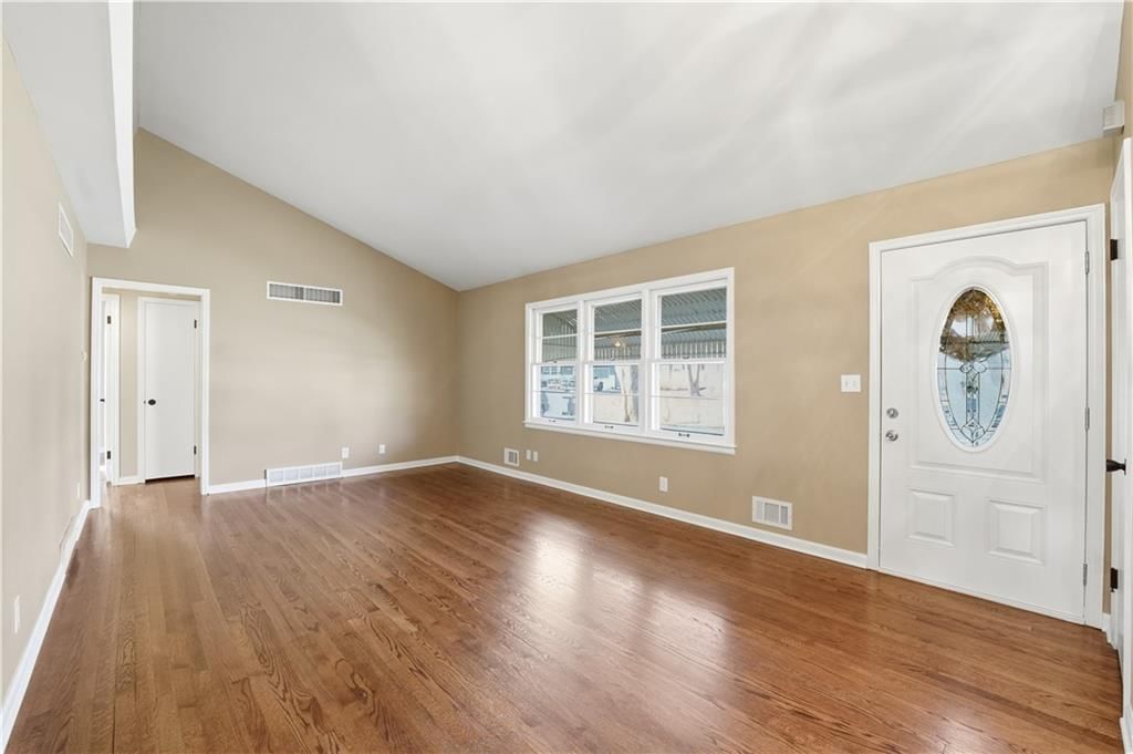 311 NE Arlington Circle — photo 2