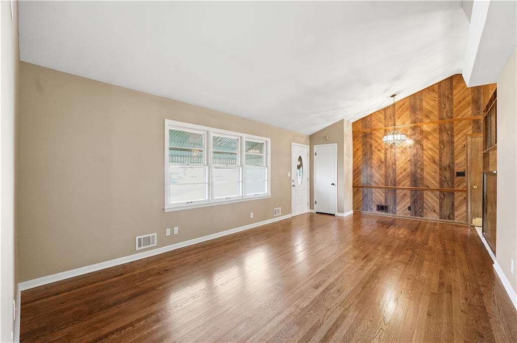 311 NE Arlington Circle — photo 3
